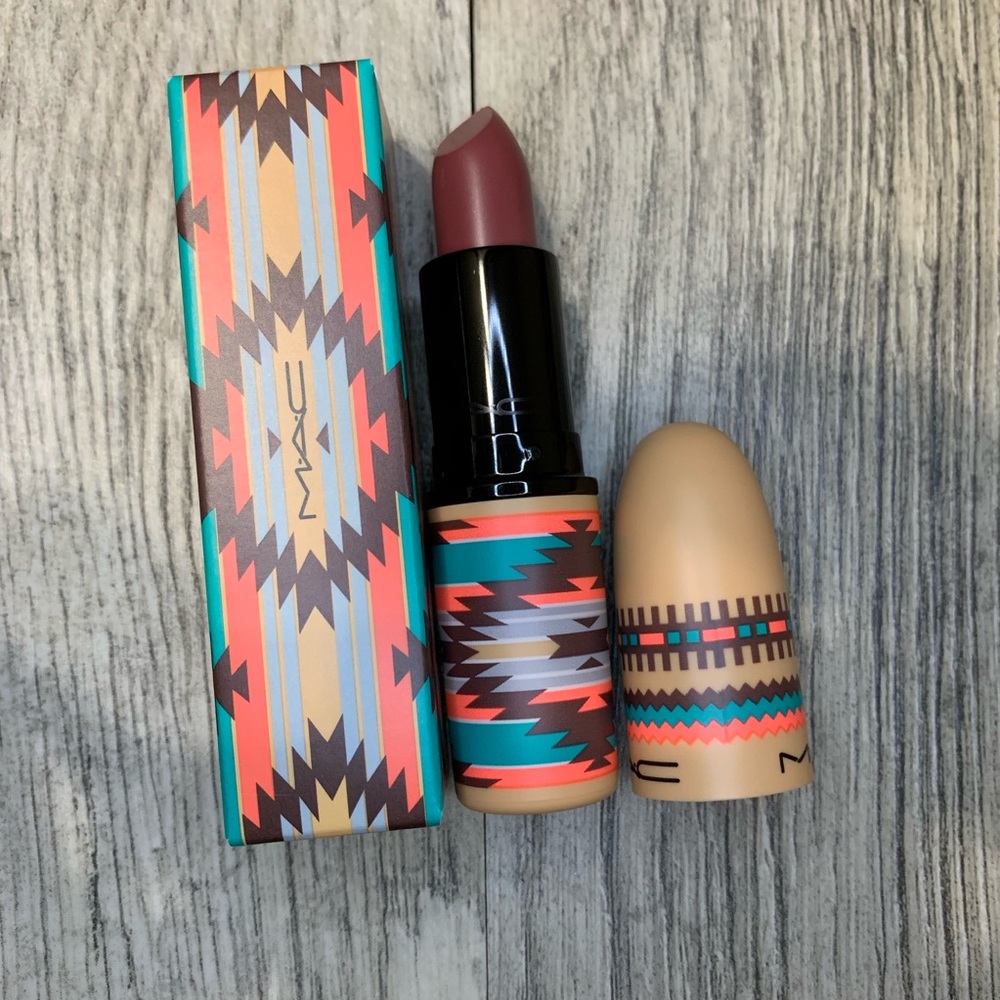 Mac Cosmetics vibe tribe Hot chocolate lipstick